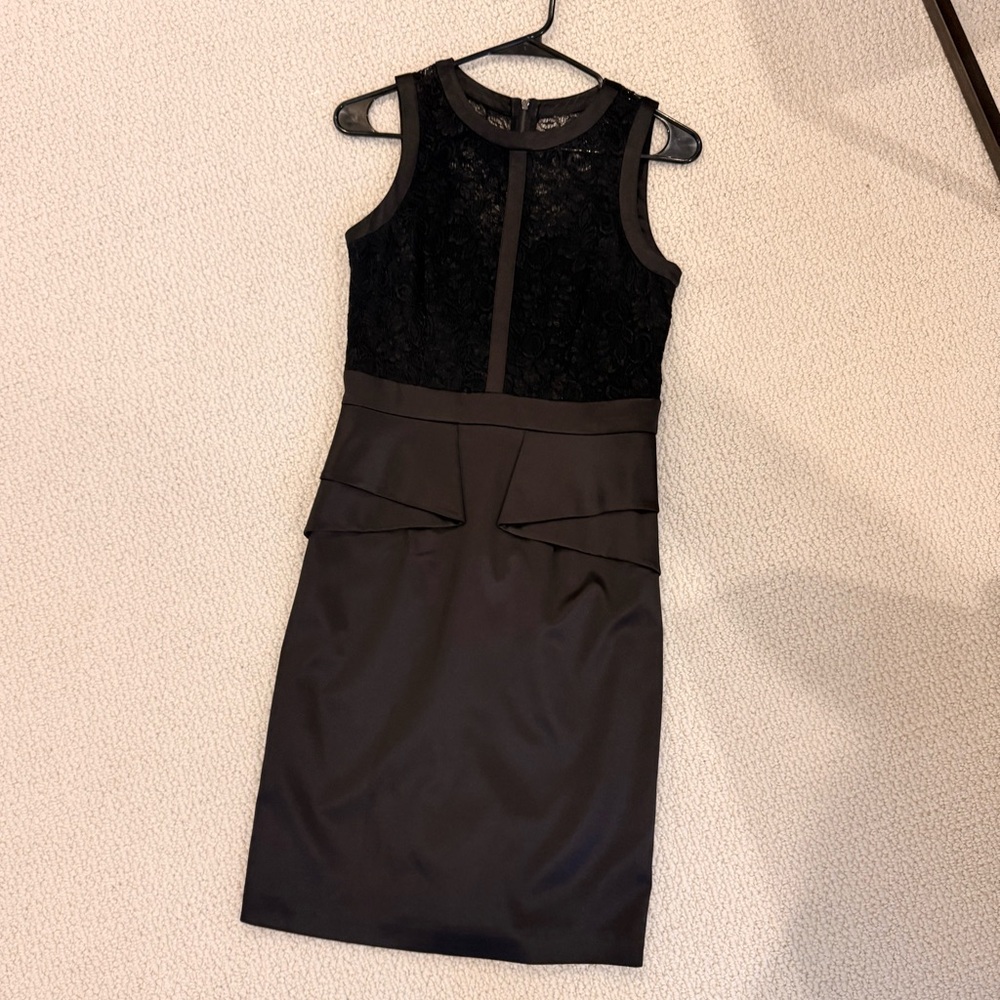 Vince Camuto gorgeous Black knee length dress - size 2